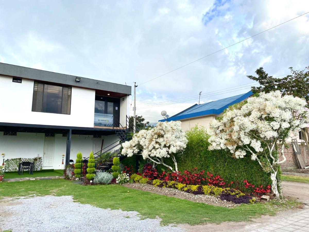 Hospedaje El Girasol Tababela Quito Ngoại thất bức ảnh