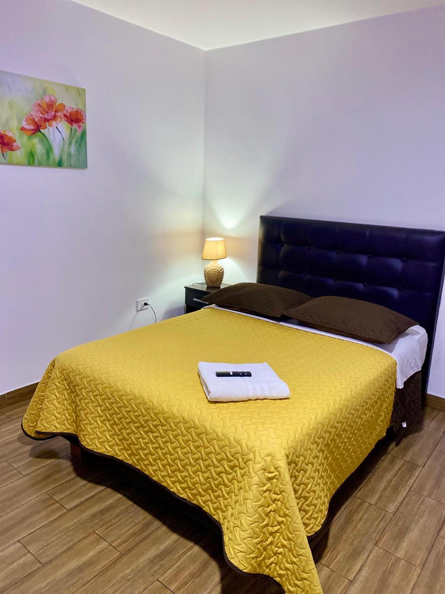 Hospedaje El Girasol Tababela Quito Ngoại thất bức ảnh